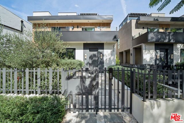 656 Huntley Drive 101, West Hollywood, CA 90069