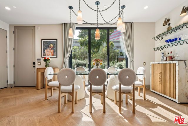 656 Huntley Drive 101, West Hollywood, CA 90069