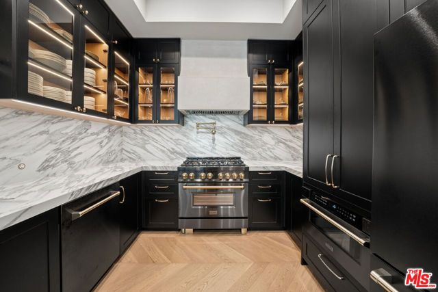 656 Huntley Drive 101, West Hollywood, CA 90069