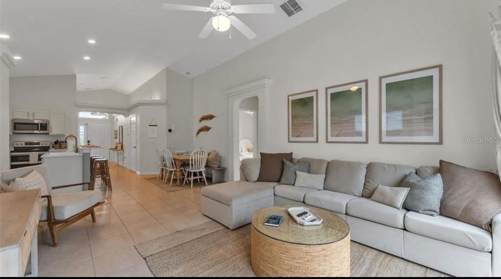 Image 2 of property listing at 462 VIZCAY WAY, Davenport, FL 33837