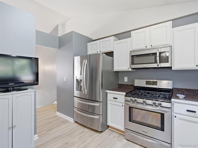 2694 Driftwood Drive, Waterford Charter Township, MI 48329