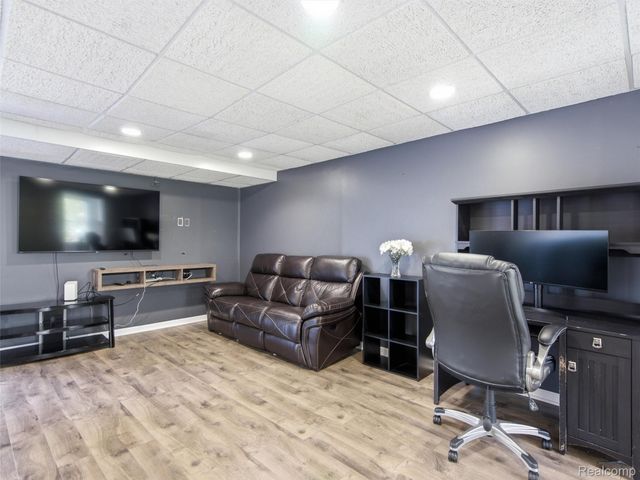2694 Driftwood Drive, Waterford Charter Township, MI 48329
