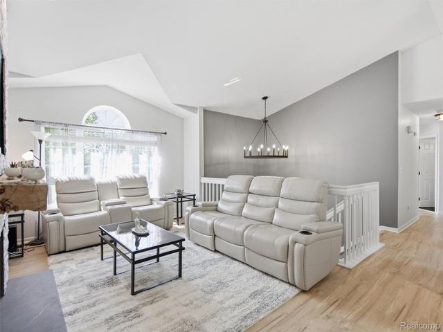 2694 Driftwood Drive, Waterford Charter Township, MI 48329