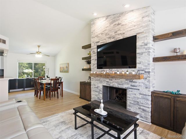 2694 Driftwood Drive, Waterford Charter Township, MI 48329