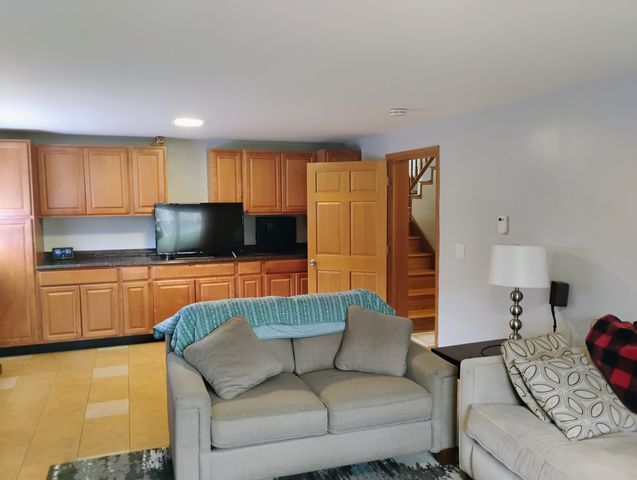 904 S Edward Street, Mount Prospect, IL 60056
