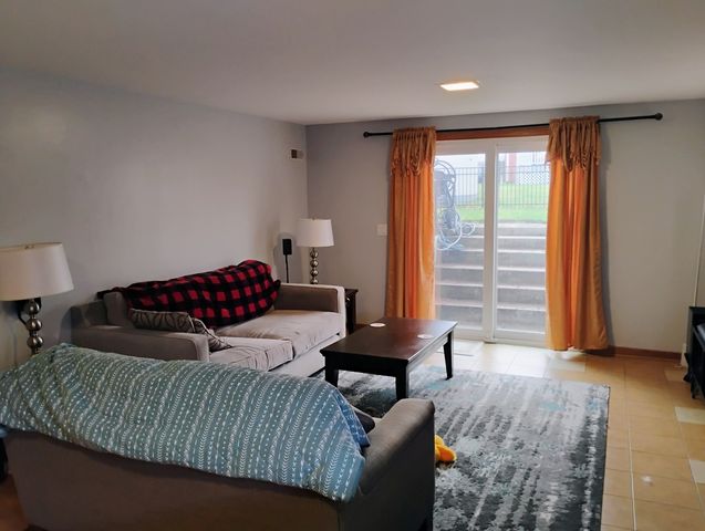 904 S Edward Street, Mount Prospect, IL 60056