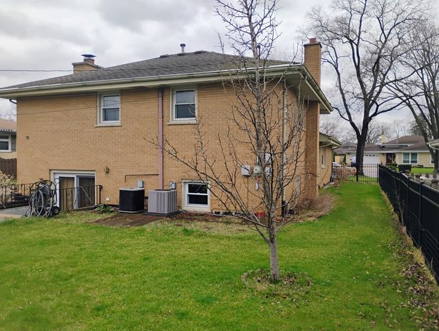 904 S Edward Street, Mount Prospect, IL 60056