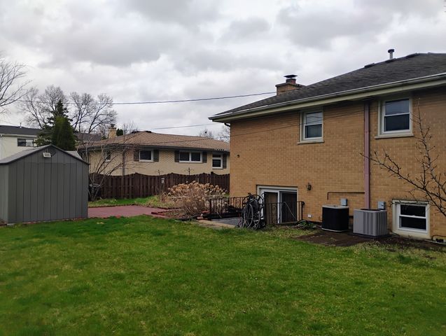 904 S Edward Street, Mount Prospect, IL 60056