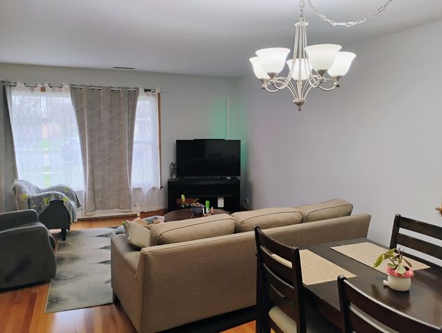 904 S Edward Street, Mount Prospect, IL 60056