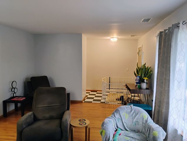 904 S Edward Street, Mount Prospect, IL 60056