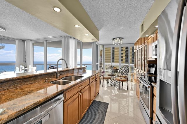 16425 Collins Avenue 2011, Sunny Isles Beach, FL 33160