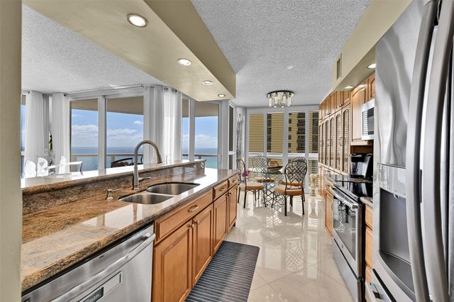 16425 Collins Avenue 2011, Sunny Isles Beach, FL 33160