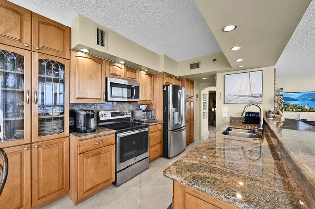 16425 Collins Avenue 2011, Sunny Isles Beach, FL 33160