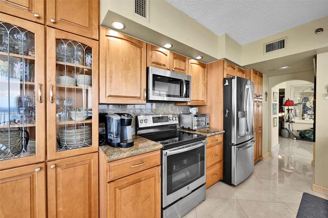 16425 Collins Avenue 2011, Sunny Isles Beach, FL 33160