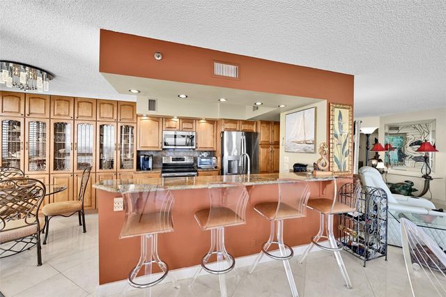 16425 Collins Avenue 2011, Sunny Isles Beach, FL 33160