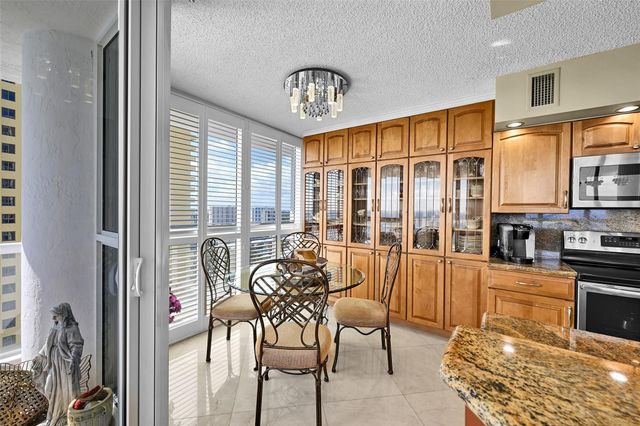 16425 Collins Avenue 2011, Sunny Isles Beach, FL 33160