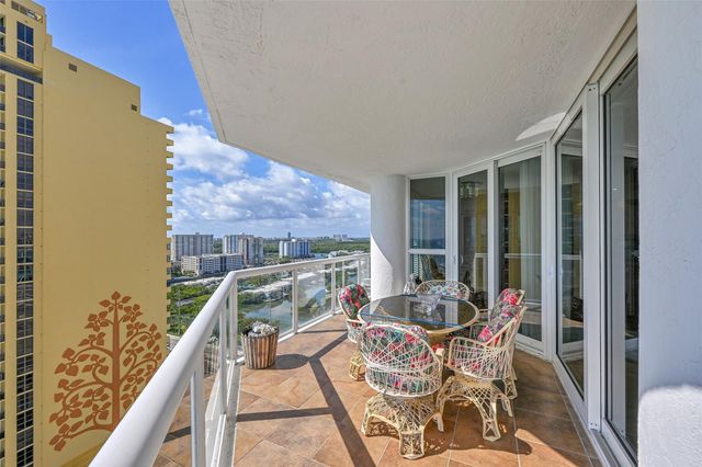 16425 Collins Avenue 2011, Sunny Isles Beach, FL 33160