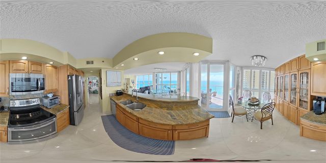 16425 Collins Avenue 2011, Sunny Isles Beach, FL 33160