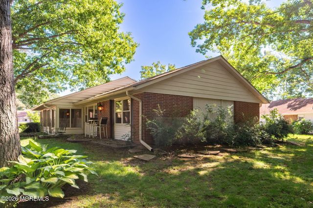 499B Thornbury Court, Lakewood, NJ 08701