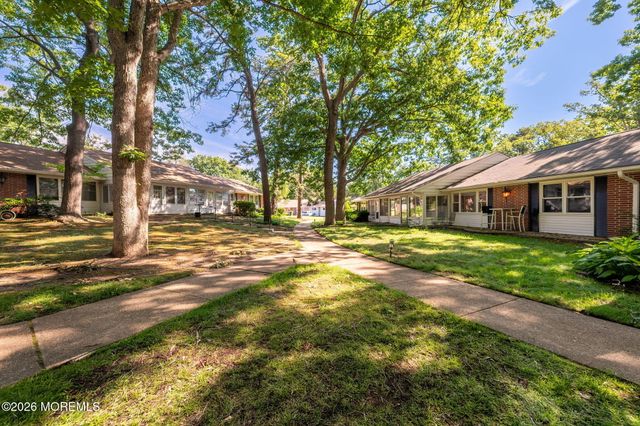 499B Thornbury Court, Lakewood, NJ 08701