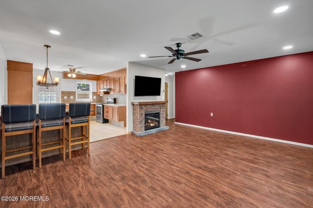 499B Thornbury Court, Lakewood, NJ 08701
