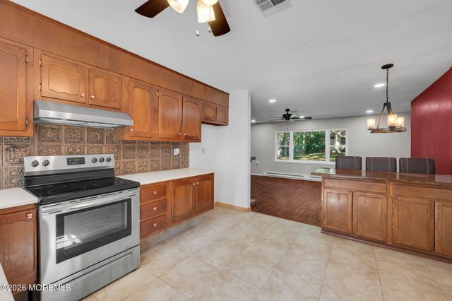 499B Thornbury Court, Lakewood, NJ 08701