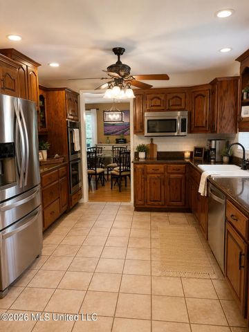 5560 Poplar Corner Road, Walls, MS 38680