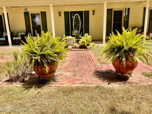 5560 Poplar Corner Road, Walls, MS 38680
