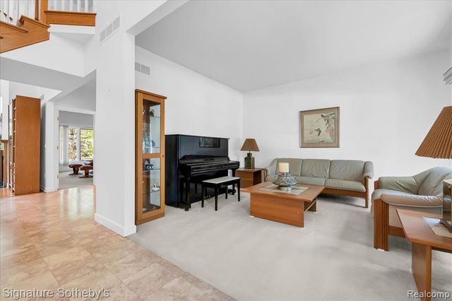 6925 Elm Park Drive, Troy, MI 48098