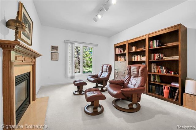 6925 Elm Park Drive, Troy, MI 48098