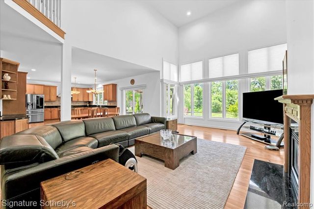 6925 Elm Park Drive, Troy, MI 48098