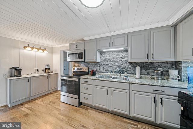 962 WADESVILLE RD, Berryville, VA 22611