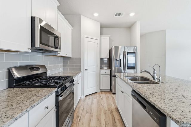 9803 MORGANS ML, San Antonio, TX 78254