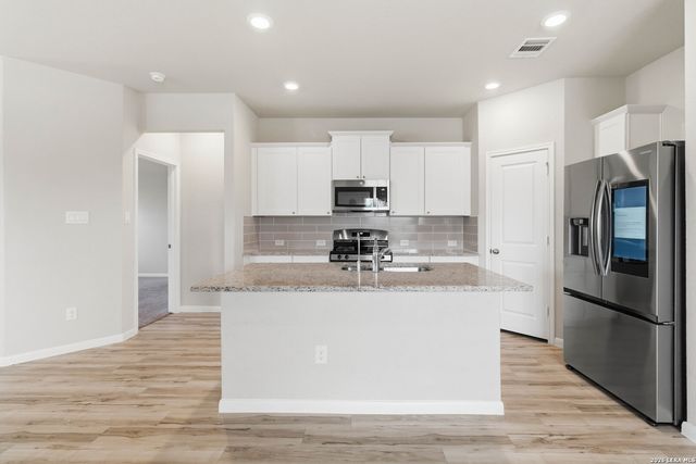 9803 MORGANS ML, San Antonio, TX 78254