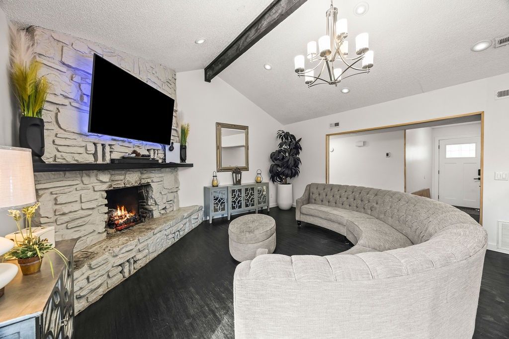 2714 W Ash Street, Rogers, AR 72758