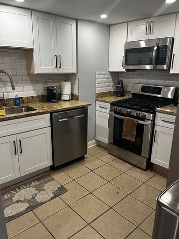 447 W 81st Street G, Chicago, IL 60620