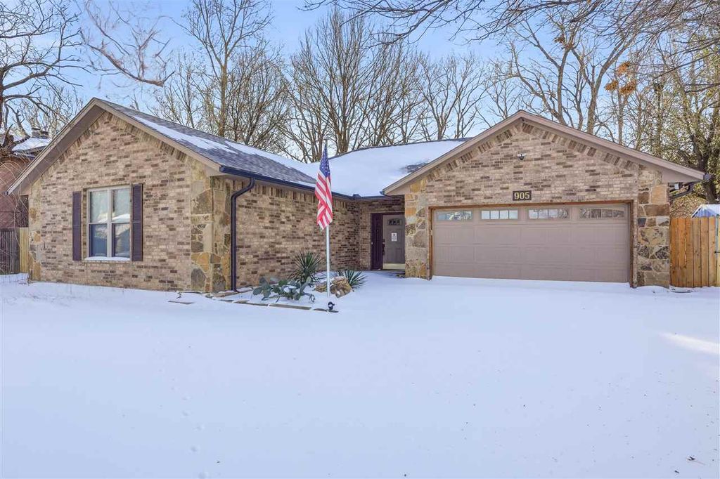 905 NE Bob White Rd, Lawton, OK 73507