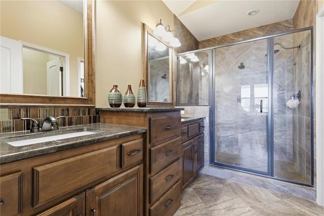 2400 SW River Spring Road, Lee's Summit, MO 64082