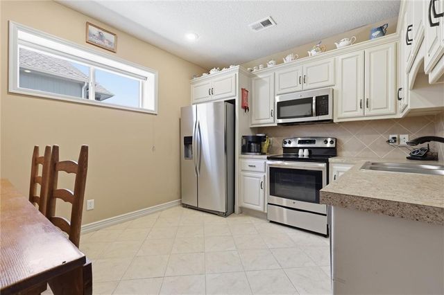 2400 SW River Spring Road, Lee's Summit, MO 64082