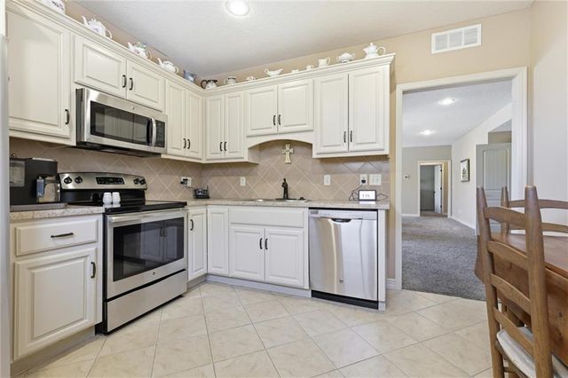 2400 SW River Spring Road, Lee's Summit, MO 64082