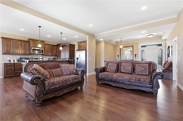 2400 SW River Spring Road, Lee's Summit, MO 64082