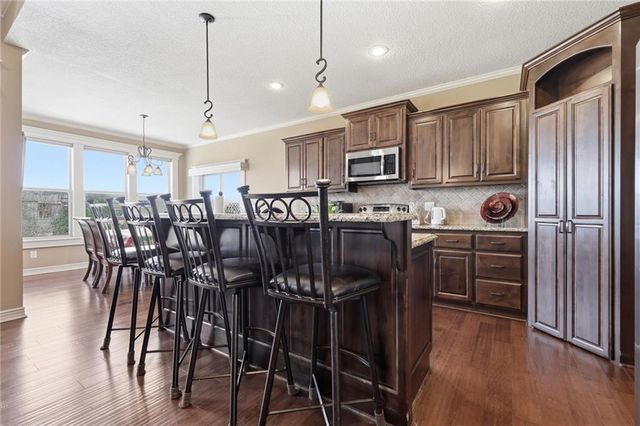 2400 SW River Spring Road, Lee's Summit, MO 64082