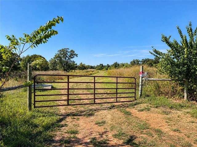 8229 W Brown Road, Cave Springs, AR 72718