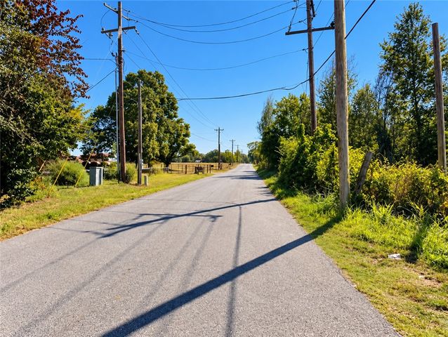 8229 W Brown Road, Cave Springs, AR 72718