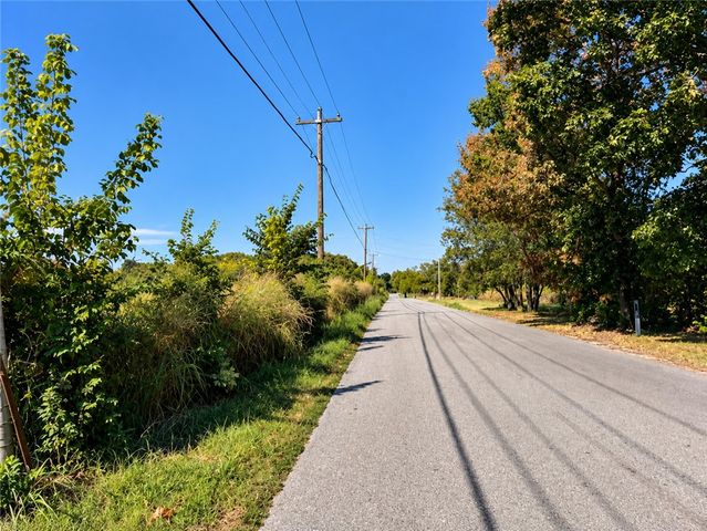 8229 W Brown Road, Cave Springs, AR 72718