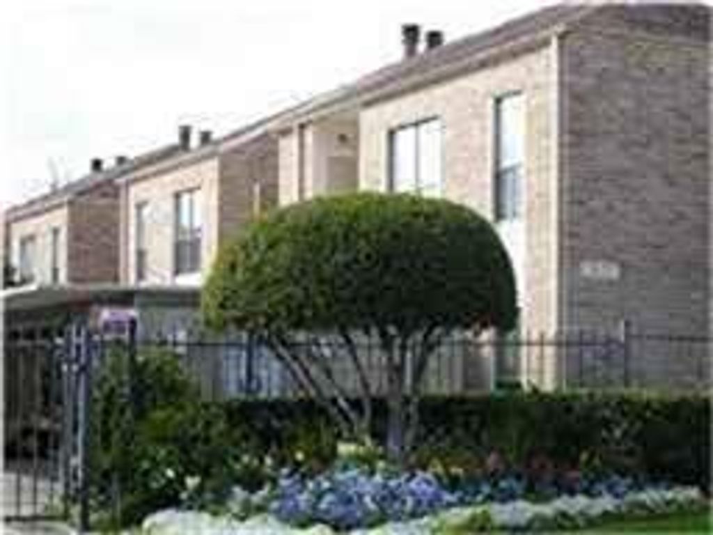 10104 Waterstone Drive, Houston, TX 77042