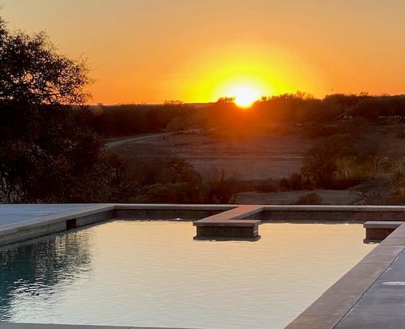 343 Pug Rippy RD, Dripping Springs, TX 78620