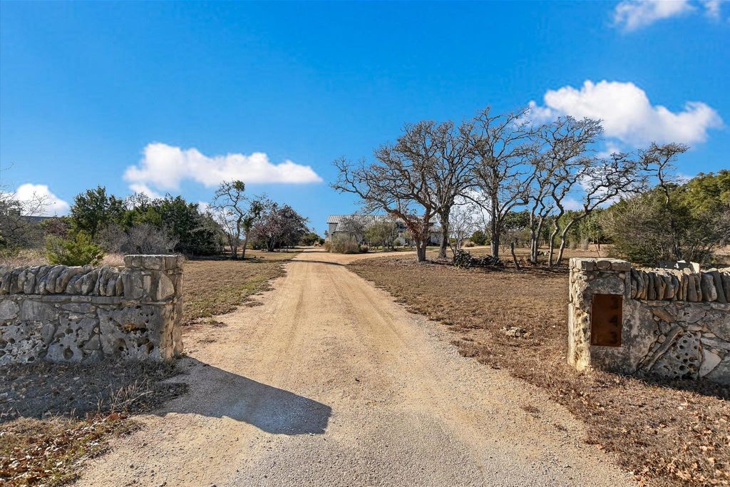343 Pug Rippy RD, Dripping Springs, TX 78620