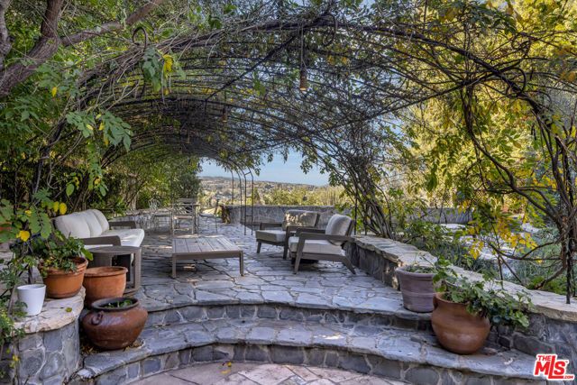 4155 Green Meadow Court, Encino (los Angeles), CA 91316