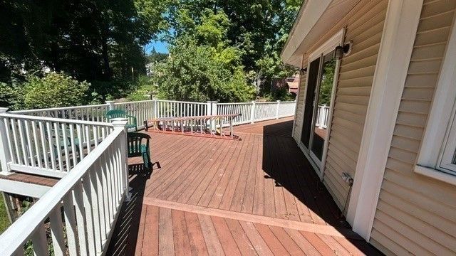 32 Station Ave, Upton, MA 01568